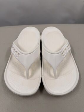 CROCS Women's White Cushioned Thong Sandals Mens and women’s